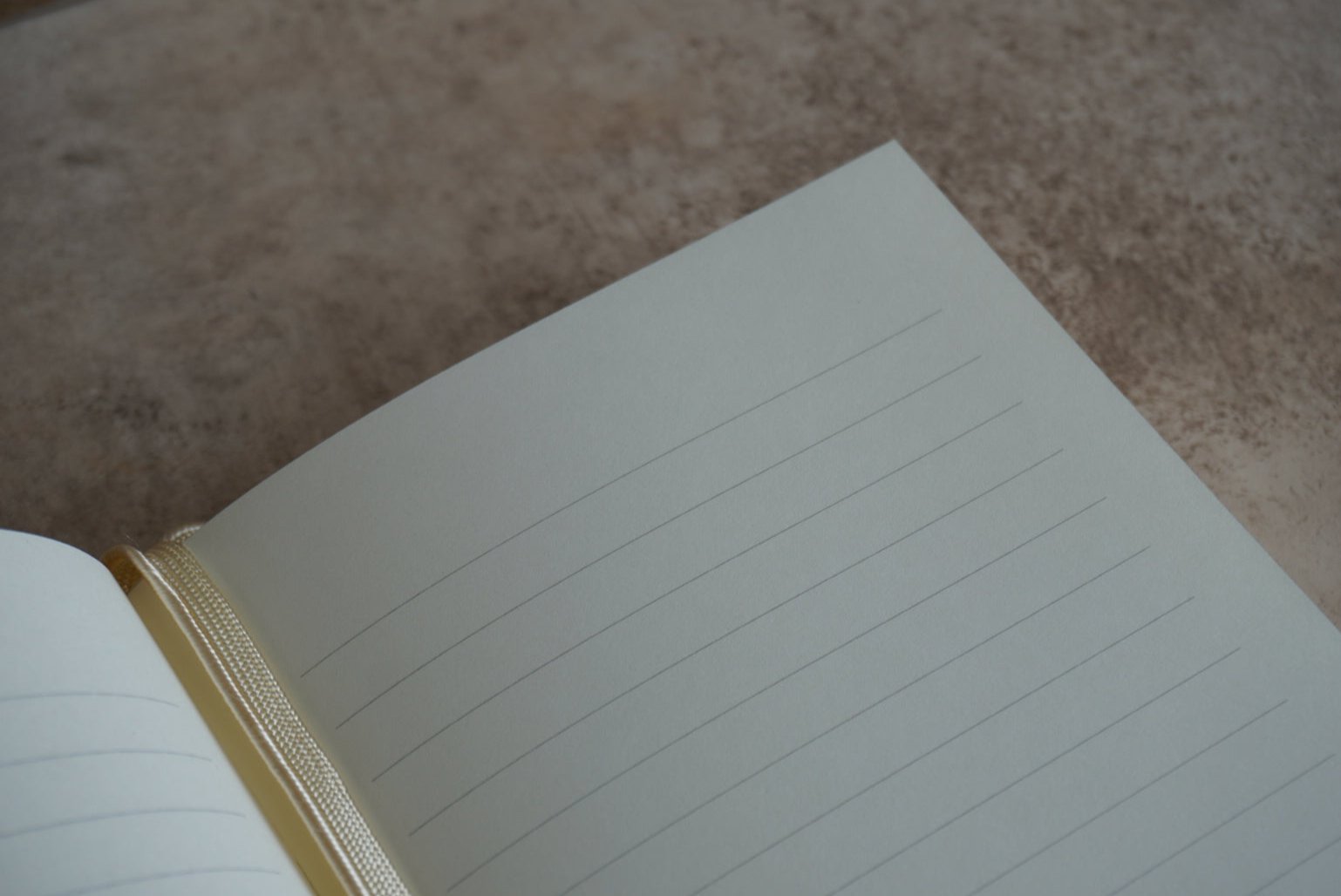 Tied in 東京 Journal